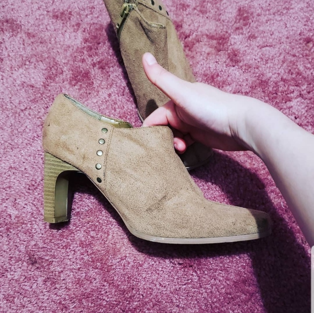 Size 6 vintage heel booties